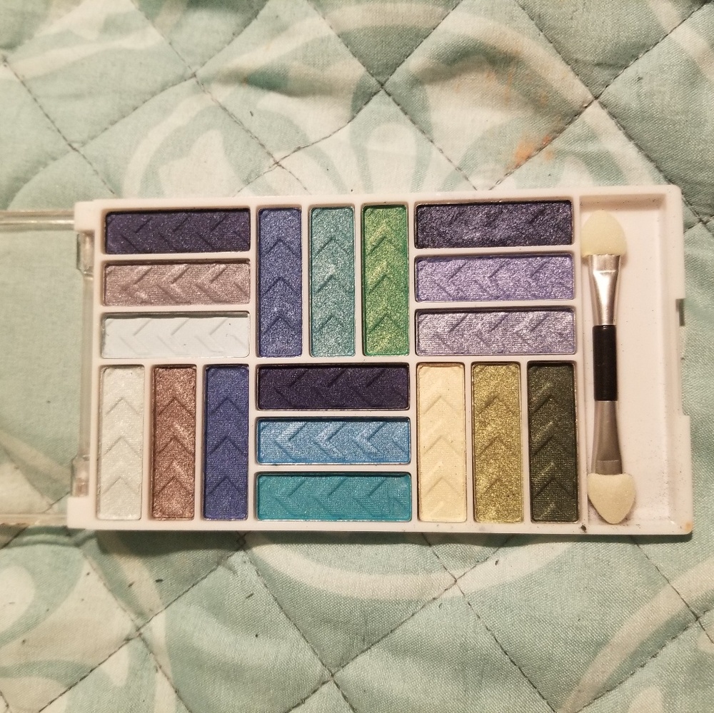 LA Colors Eyeshadow Palette